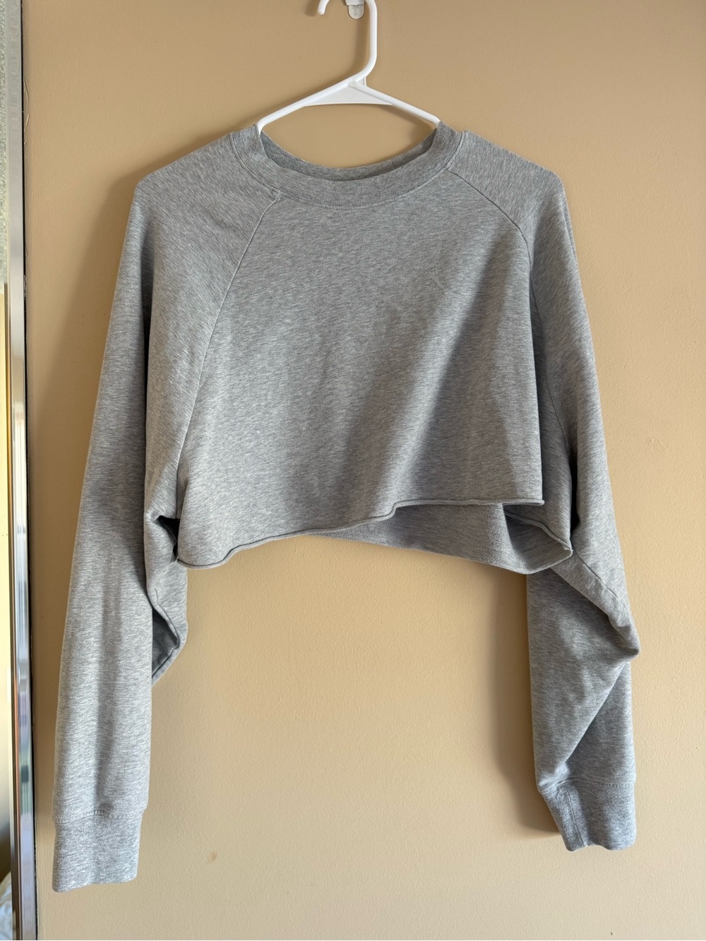 ALO Yoga Cropped Crewneck Sweatshirt - Heather Gray
